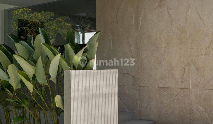 Rumah 2 Lantai Bagus Furnished SHM di Graha Natura , Surabaya 8