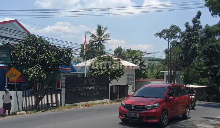 Tanah Nempel Jalan Raya Gunung Pati Di Amongrogo Semarang