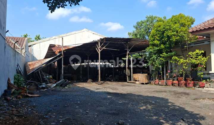 Tanah Nempel Jalan Raya Majapahit Semarang