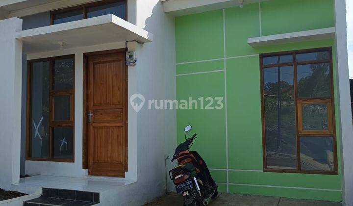 Rumah Pingir Jalan Desa Di Jln Manjahbereum 1