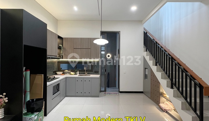 Rumah MODERN TKI V SEMI FURNISHED TERMURAH 1