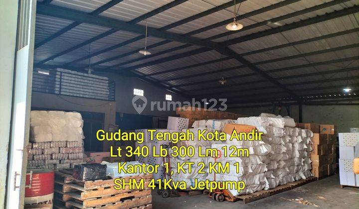 Gudang Tengah Kota 1