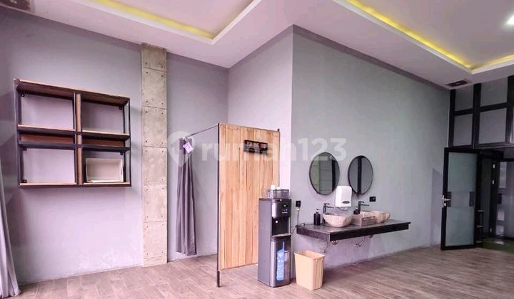 Large Toll Pasteur Shop House 1