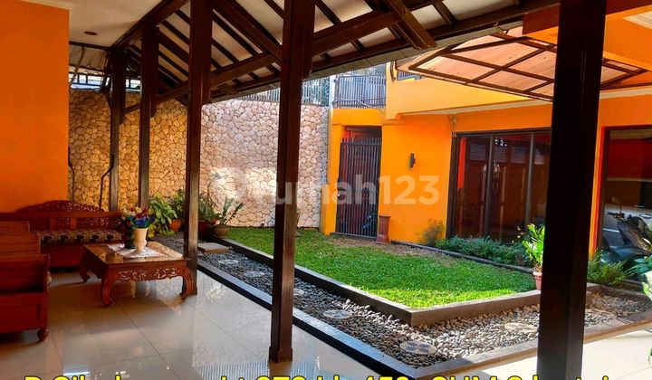 Beautiful Sakura Garden House