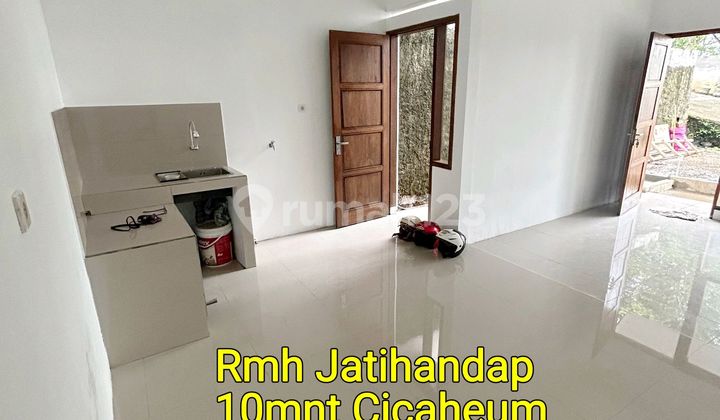 Rumah Modern Jatihandap Akses Mobil