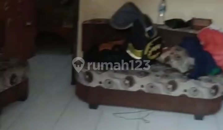 Cicadas House Only one house away from the car road 1