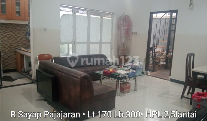 Rumah besar di pusat kota  2