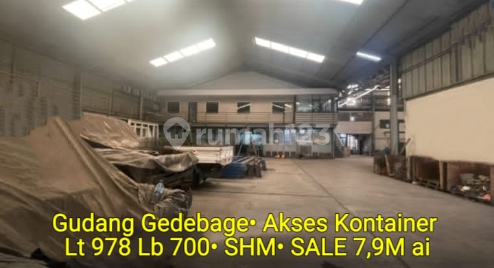 Gudang Gedebage akses kontainer 