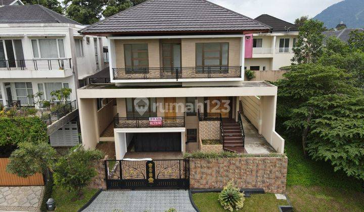 Di jual rumah siap huni depan green area kolam renang Sentul city 1