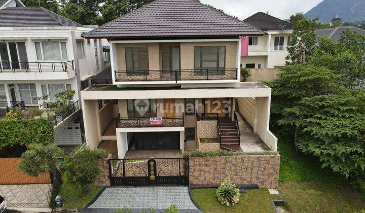 Di jual rumah siap huni depan green area kolam renang Sentul city 2