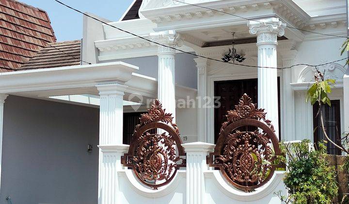 Di jual rumah clasik minimalis kolam renang claster depan Sentul city 2