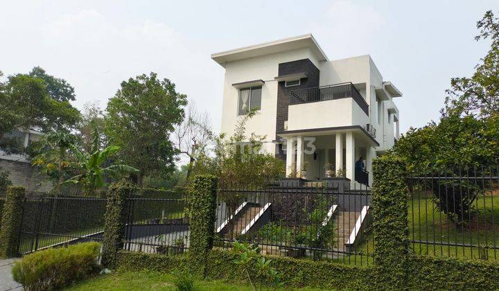 Di jual rumah murah halaman luas depan danau Sentul city 2