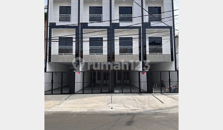 New House Tanjung Duren Barat size 3.5x19.2 Freehold Certificate, Price 2.75 billion