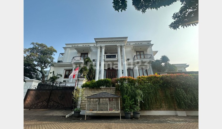 Luxury House Villa Gading Indah Kelapa Gading, Land Area 433 m2, Semi furnished