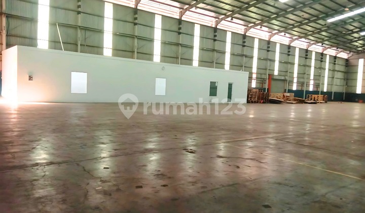 Marunda Center Bekasi Warehouse, Land Area 8,305 m2, Rental Price 80 thousand.