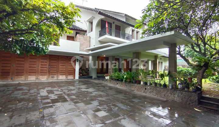 Luxury House in Dharmawangsa, land area 726 m2, SHM (Certificate of Ownership), Price 52 billion