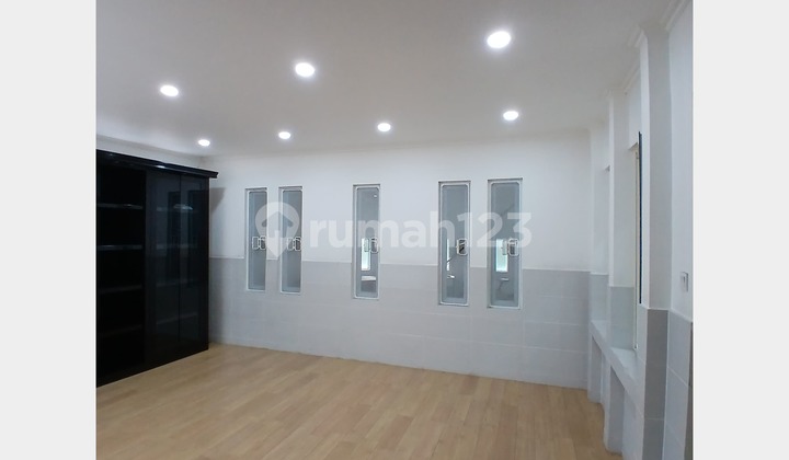 Semanan House Size 10.74 X 193, 2