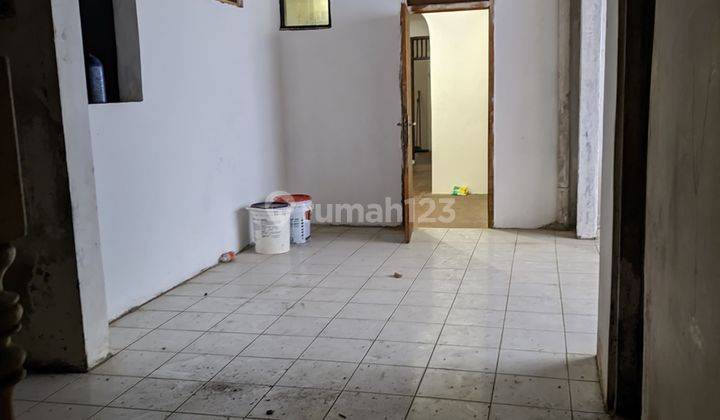 Rumah Tua Pinggir Jalan 2