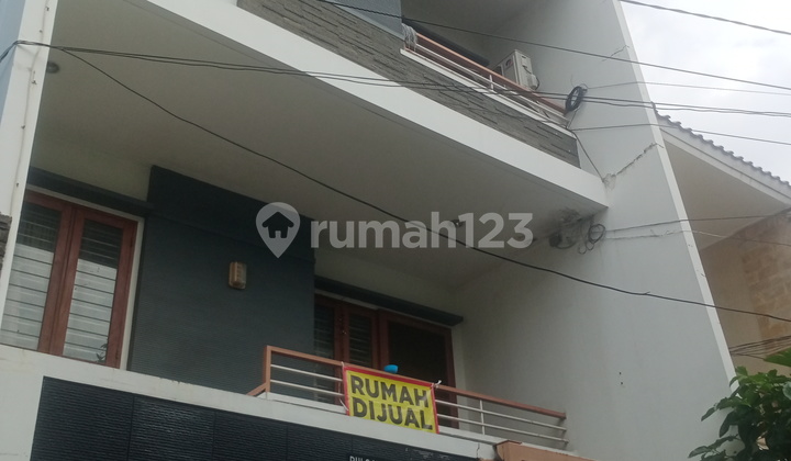 Rumah 4 Lantai Layak Huni Tomang Jakarta Barat