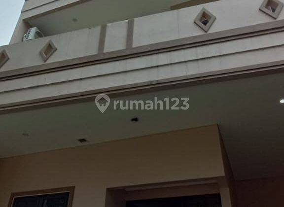 Rumah 2 Lantai Di Menteng Jakarta barat  1