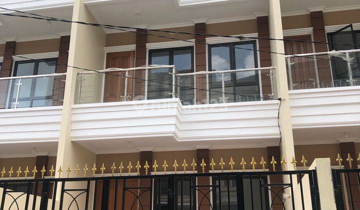 RUMAH BARU 3 LANTAI DI MANGGA JAKARTA BARAT  1