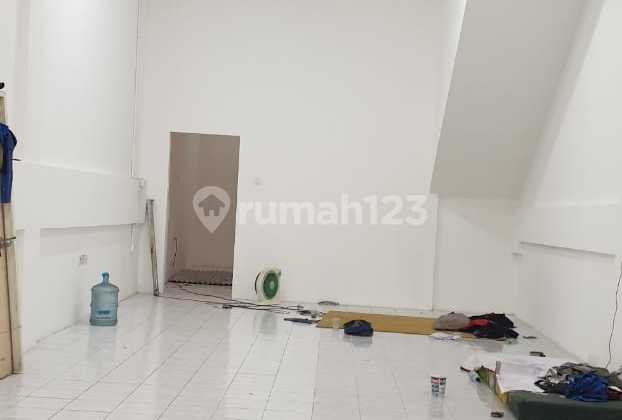 Ruko 3 lantai di Green Garden Jakarta Barat 