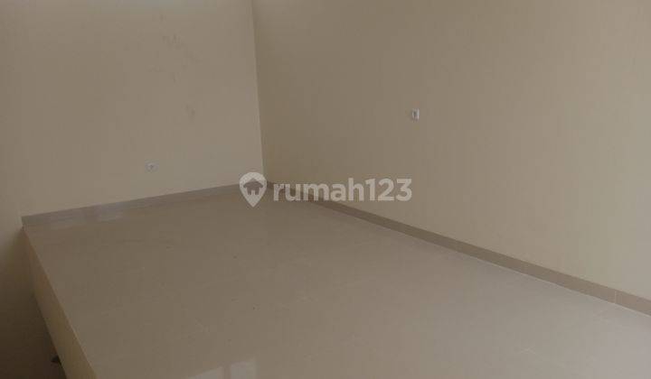 RUMAH 2,5 LANTAI DI MANGGA JAKARTA BARAT  2