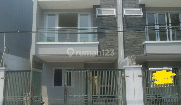 RUMAH 2,5 LANTAI DI MANGGA JAKARTA BARAT  1