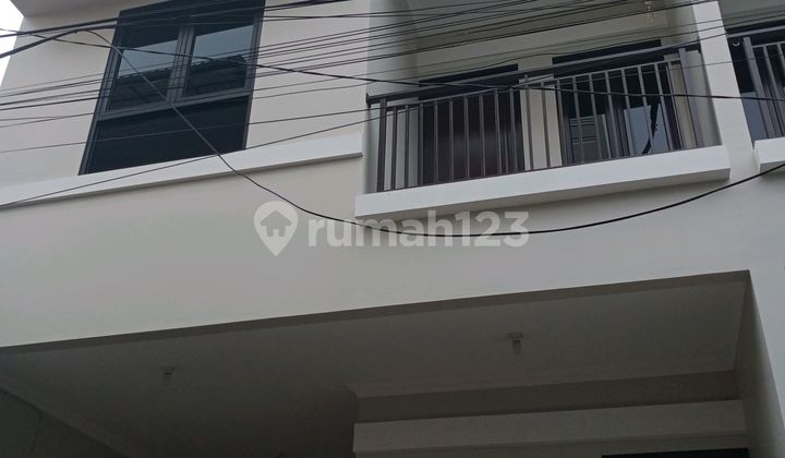 New 3-Story Minimalist House in Tanjung Duren, West Jakarta