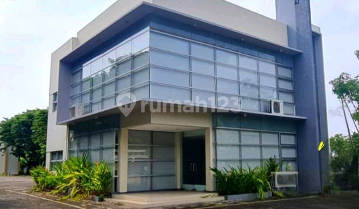 Flood-Free Ready-to-Use Marina Warehouse for Rent in a Strategic Area Near the Port Toll