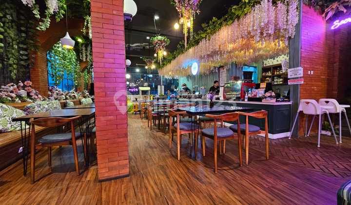 For Sale Commercial Space Former Restaurant Central Semarang Spacious Parking Flood-Free Suitable For Any Business. Semarang City. 2