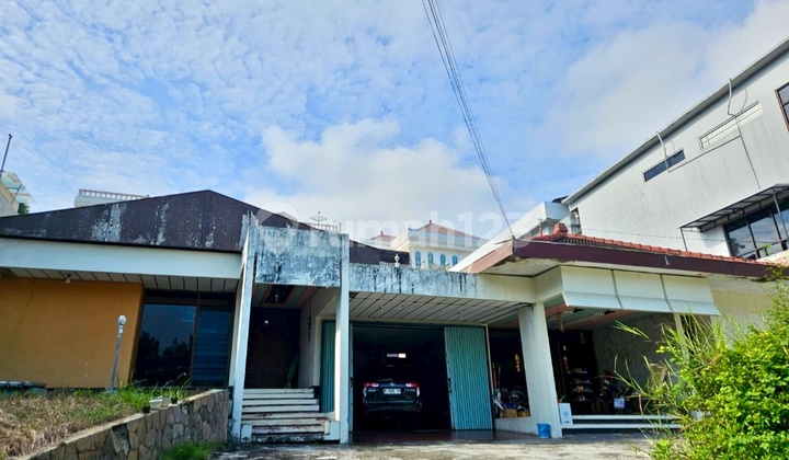 Spacious Elephant Roundabout House, Wide, Good, Flood-Free, Upper Semarang. 1