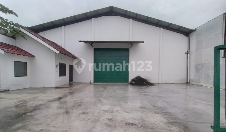 Warehouse for Rent in Candi Gatot Subroto Industrial Area, Ready to Use, Office Included. 1