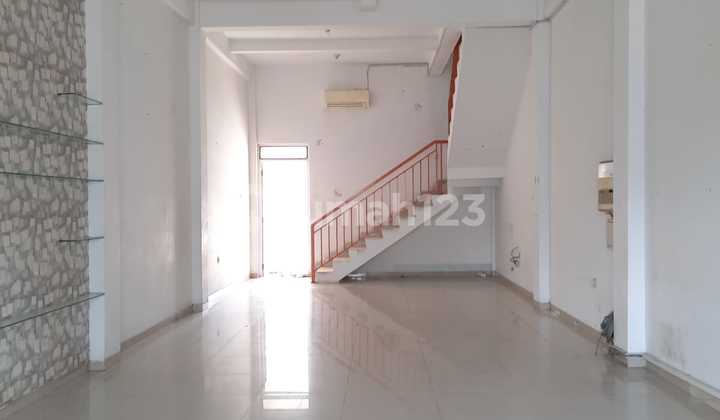 Rent Shop Mutiara Gama Spacious Parking On Gajah Sangar Ramau Strategic Street Semarang City Flood-Free