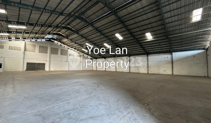 Nice Warehouse Rental in Candi Gatoto Subroto Industrial Area, Semarang. 1
