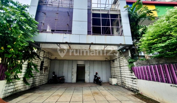 Ready-to-Use Shop House in Pandanaran Area, South Semarang City Center 2