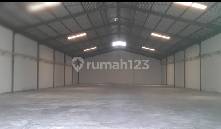 Warehouse for Rent in Candi Gatot Subroto Industrial Area, Ready to Use, Office Included. 2