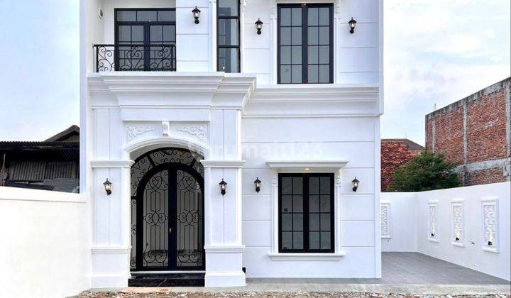 Rumah Mewah konsep American Classic di Tanah Baru - Depok  2