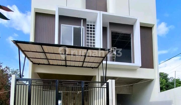 Rumah 2 Lantai di Cibubur Dekat Stasiun LRT Free Biaya2