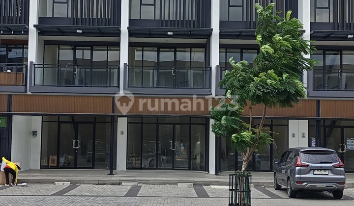 For Quick Rent: A Good & Strategic Shop House in Manhattan District, Gading Serpong