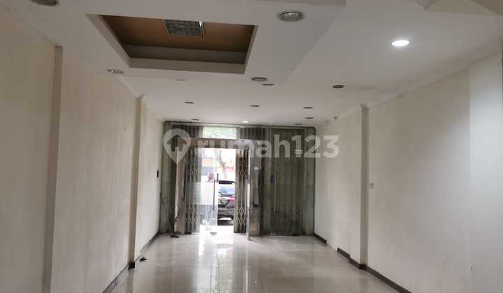 For Sale Fast &amp; Cheap Shop House in Front of Plaza Shinta Cimone 2