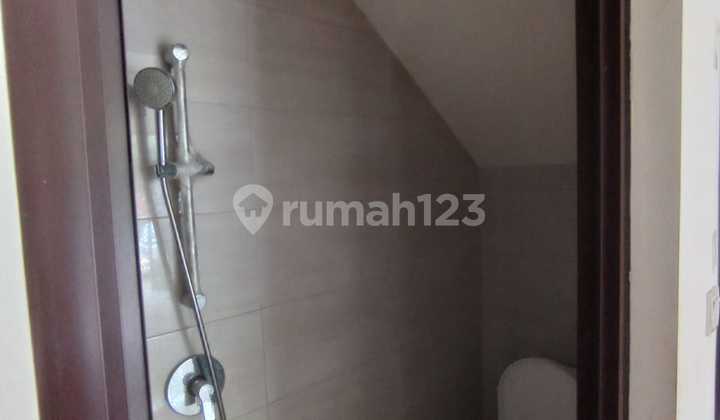 Disewakan Rumah di Green Village Pinang Cipondoh 2