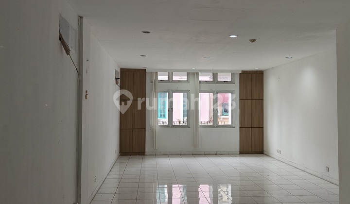 For Rent: Good & Strategic Shop House in Puri Indah Business Center 2