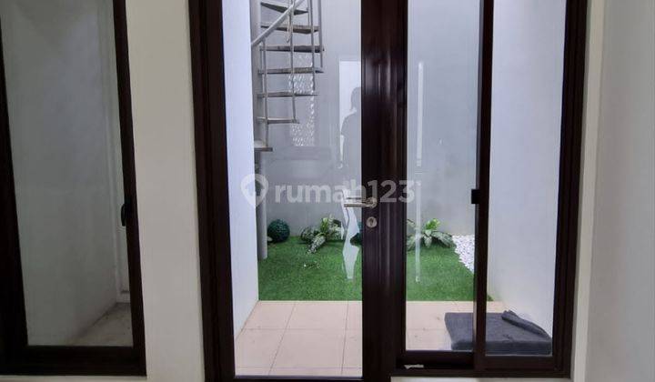 Rumah siap huni, nyaman, dekat kolam renang 2