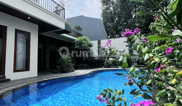 [FOR SALE] – LUXURY HOUSE IN A STRATEGIC LOCATION IN PEJATEN