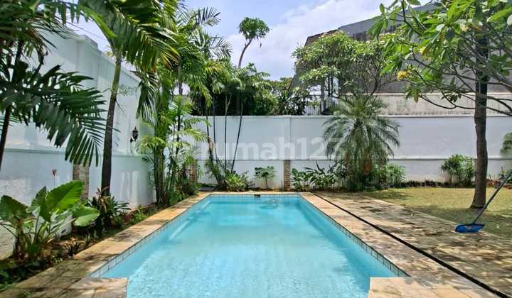 RUMAH YANG TERAWAT DI AREA EKSKLUSIF KEMANG 2