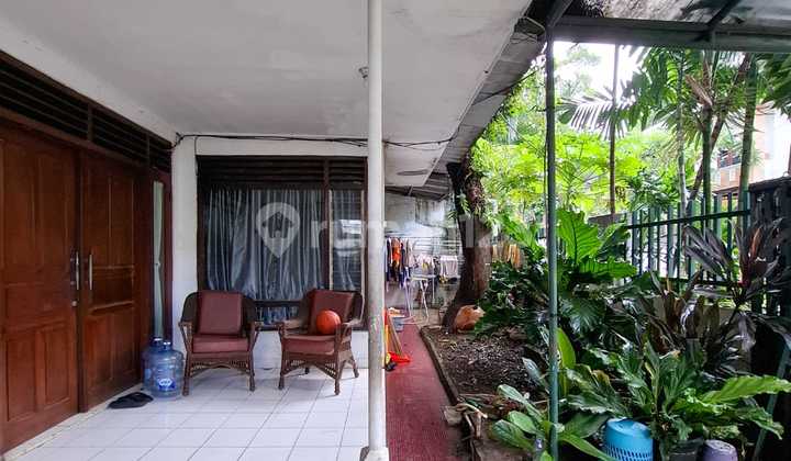 HOUSE NEEDS RENOVATION IN KEBAYORAN BARU