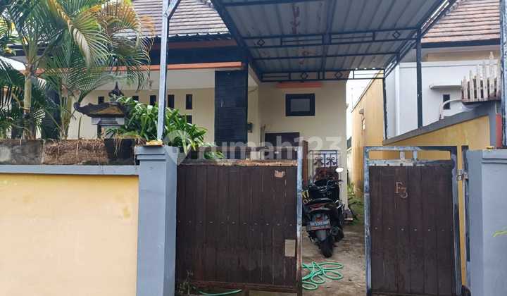 In a rented house. Comfortable house and good environment.