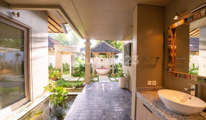 A Villa With A Spacious Land Area In Central Ubud 2