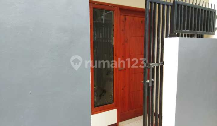 COMFORTABLE READY-TO-OCCUPY MINIMALIST HOUSE WITH FENCE LOCATED IN BANDUNG CITY, CIATEUL WING COMFORTABLE READY-TO-OCCUPY MINIMALIST HOUSE WITH FENCE LOCATED IN BANDUNG CITY, CIATEUL WING